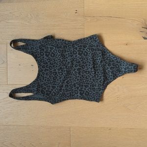 Aritzia TNA 90s Kathi Bodysuit in Grey Leopard Print Size XS
